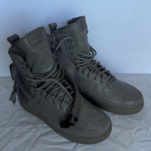 NIKE SF AIR FORCE 1 QS ‘DUST’ | Size 8 Mens